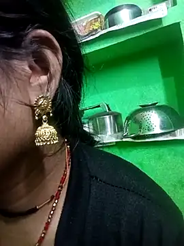 Snapshot of Priya_tyagi chatting on October 24, 2025, 11:20 am Priya tyagi online show from October 24, 2025, 11:20 am