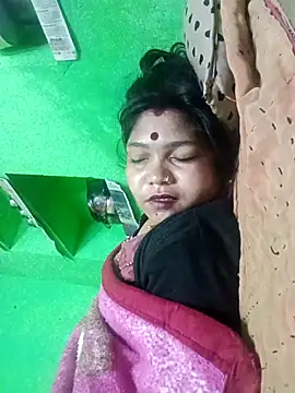 Snapshot of Priya_tyagi chatting on October 31, 2025, 12:51 am Priya tyagi online show from October 31, 2025, 12:51 am