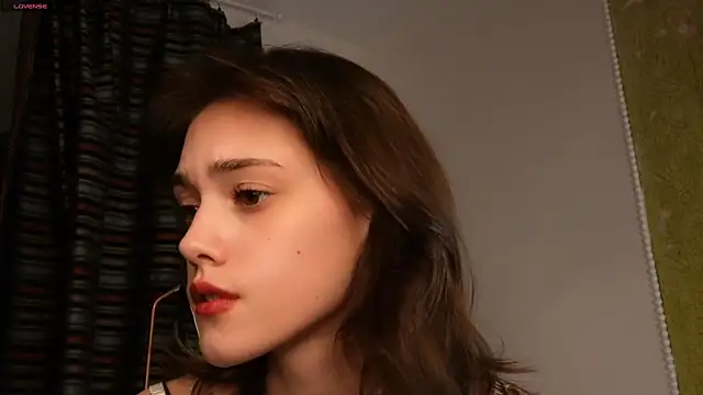 Snapshot of ttragedienne chatting on October 28, 2025, 1:43 pm ttragedienne online show from October 28, 2025, 1:43 pm