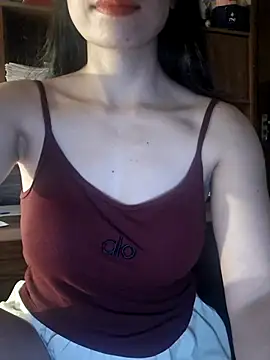 LazdyLy online show from October 17, 2025, 4:09 pm