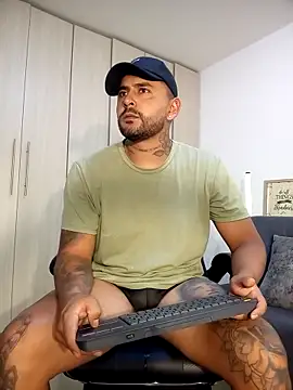 Snapshot of david_k10 chatting on November 3, 2025, 1:33 am david k10 online show from November 3, 2025, 1:33 am