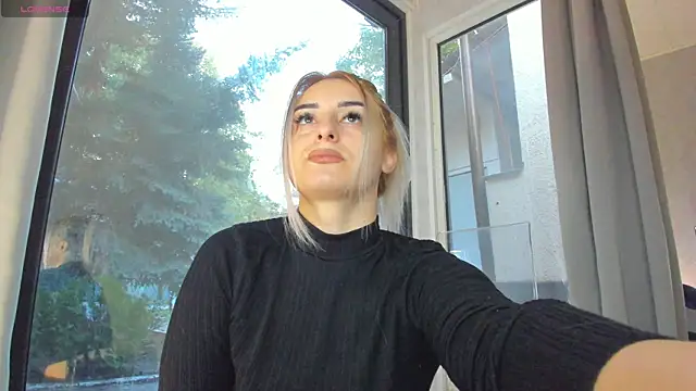 Snapshot of Ella_Vee chatting on October 5, 2025, 4:25 am Ella Vee online show from October 5, 2025, 4:25 am