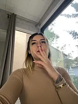 Snapshot of Ella_Vee chatting on September 26, 2025, 5:36 am Ella Vee online show from September 26, 2025, 5:36 am