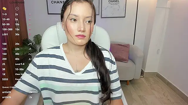 Snapshot of nylaa_rose chatting on October 23, 2025, 6:50 pm nylaa rose online show from October 23, 2025, 6:50 pm