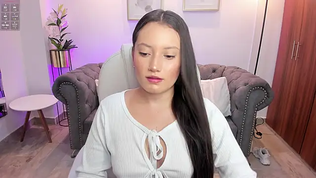 nylaa rose online show from September 15, 2025, 6:41 pm