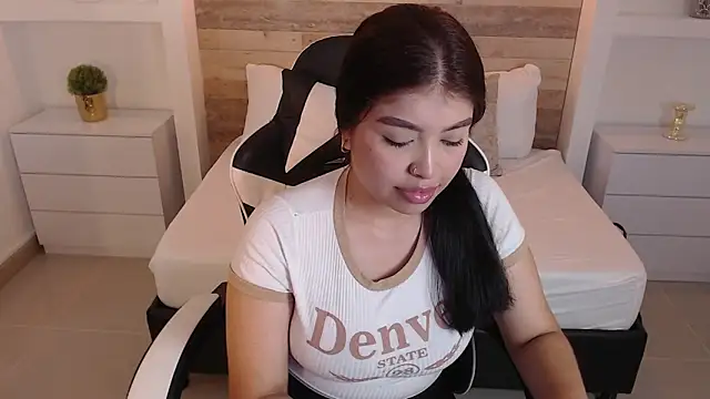 carriepink  online show from September 23, 2025, 12:12 pm