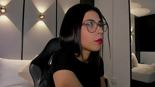 Snapshot of desireee_ chatting on October 28, 2025, 12:26 pm desireee  online show from October 28, 2025, 12:26 pm