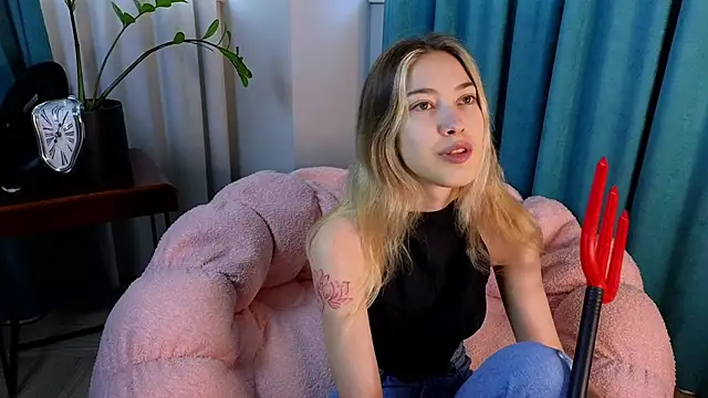 Snapshot of AngelicRice chatting on September 20, 2025, 11:04 am AngelicRice online show from September 20, 2025, 11:04 am