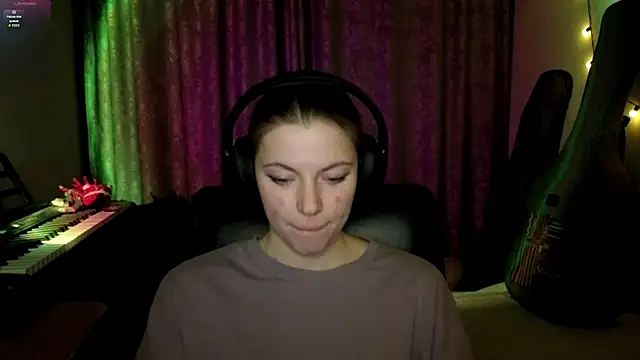 CutieAnny online show from April 11, 2026, 8:12 pm