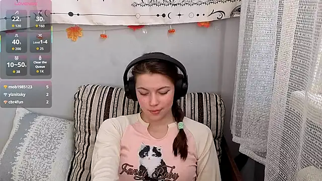 CutieAnny online show from November 16, 2025, 6:51 am