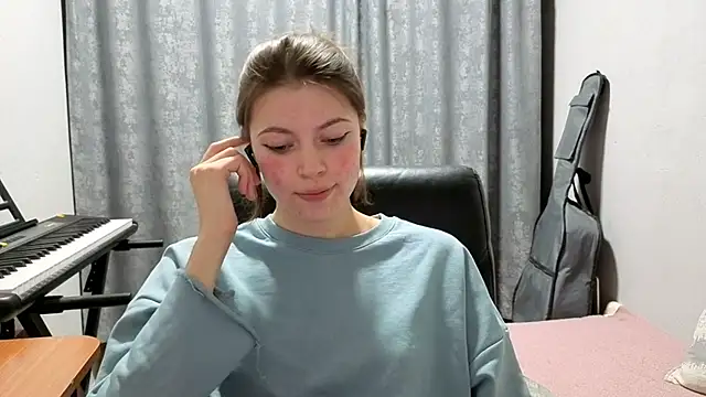 CutieAnny online show from June 1, 2026, 11:04 pm