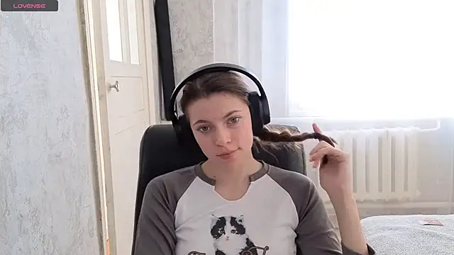 CutieAnny online show from December 18, 2025, 5:56 am