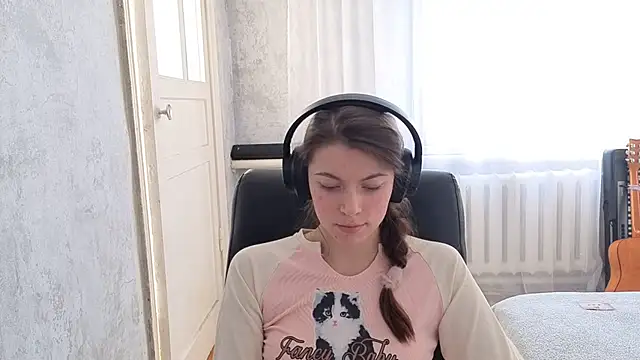 CutieAnny online show from November 4, 2025, 4:38 am