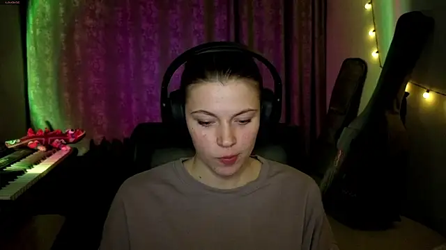 CutieAnny online show from March 26, 2026, 8:51 pm