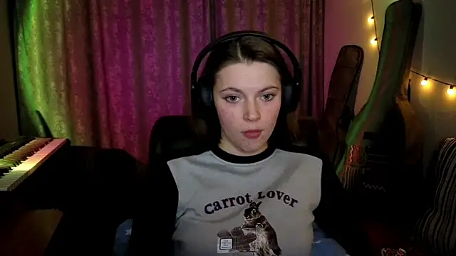 CutieAnny online show from March 3, 2026, 8:05 pm