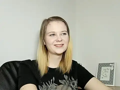 LydiaYoung online show from September 30, 2025, 6:14 pm