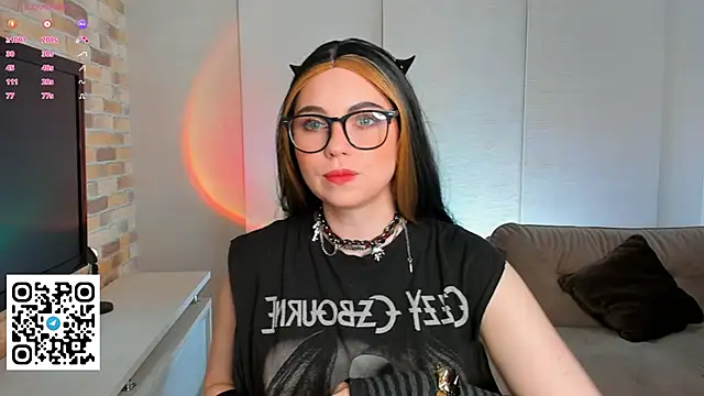 Snapshot of EvaBlimey chatting on September 24, 2025, 4:52 am EvaBlimey online show from September 24, 2025, 4:52 am