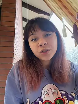 Snapshot of YumiLux chatting on February 8, 2026, 4:05 pm YumiLux online show from February 8, 2026, 4:05 pm