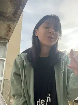 Snapshot of YumiLux chatting on January 10, 2026, 3:07 pm YumiLux online show from January 10, 2026, 3:07 pm