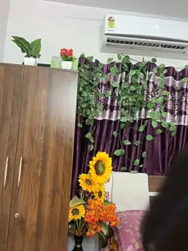 V-Hot-Sweti online show from October 24, 2025, 4:28 pm