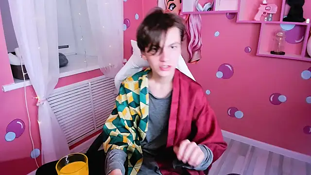 Snapshot of OttoWilliams chatting on October 28, 2025, 9:14 pm OttoWilliams online show from October 28, 2025, 9:14 pm