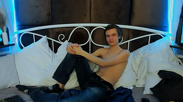 Snapshot of OttoWilliams chatting on September 21, 2025, 10:15 pm OttoWilliams online show from September 21, 2025, 10:15 pm