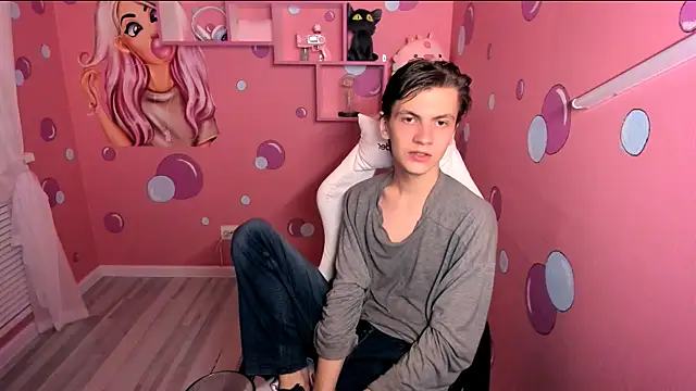 Snapshot of OttoWilliams chatting on October 8, 2025, 10:32 pm OttoWilliams online show from October 8, 2025, 10:32 pm