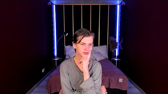 Snapshot of OttoWilliams chatting on October 17, 2025, 9:16 pm OttoWilliams online show from October 17, 2025, 9:16 pm