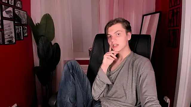 Snapshot of OttoWilliams chatting on October 5, 2025, 8:32 pm OttoWilliams online show from October 5, 2025, 8:32 pm