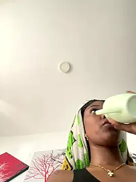 Snapshot of zaracollins01 chatting on October 4, 2025, 5:03 pm zaracollins01 online show from October 4, 2025, 5:03 pm