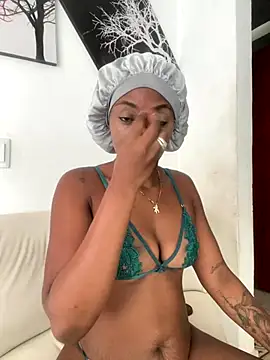 Snapshot of zaracollins01 chatting on October 20, 2025, 2:39 pm zaracollins01 online show from October 20, 2025, 2:39 pm