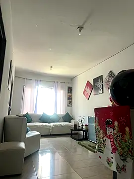 zaracollins01 online show from December 14, 2025, 4:45 pm