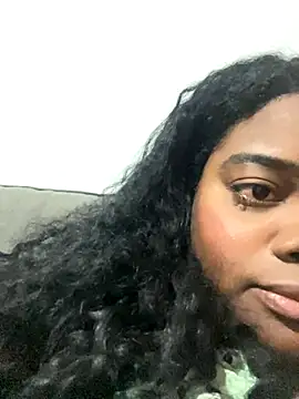 LunaSthena online show from November 5, 2025, 3:42 am