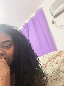 LunaSthena online show from July 4, 2026, 8:24 pm