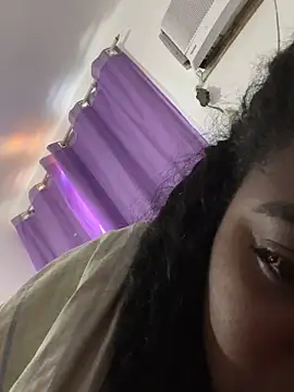 LunaSthena online show from December 21, 2025, 1:57 pm