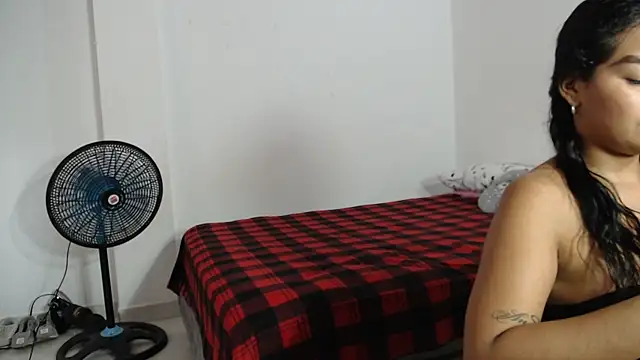 Snapshot of MichellSexxx chatting on October 27, 2025, 9:05 pm MichellSexxx online show from October 27, 2025, 9:05 pm