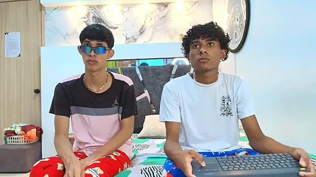 LONDON BOYS1 online show from September 24, 2025, 1:24 am