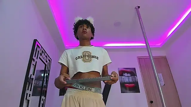 LONDON BOYS1 online show from October 8, 2025, 7:36 pm