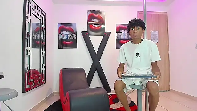 LONDON BOYS1 online show from September 18, 2025, 7:11 am