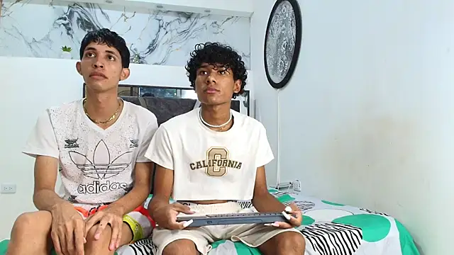 LONDON BOYS1 online show from October 24, 2025, 1:26 am