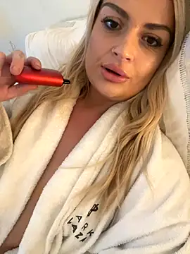 Seductive-SkyeXXX online show from September 9, 2025, 4:27 pm