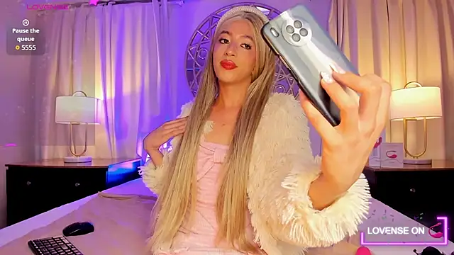 Snapshot of Isabella_glam chatting on October 28, 2025, 7:02 pm Isabella glam online show from October 28, 2025, 7:02 pm