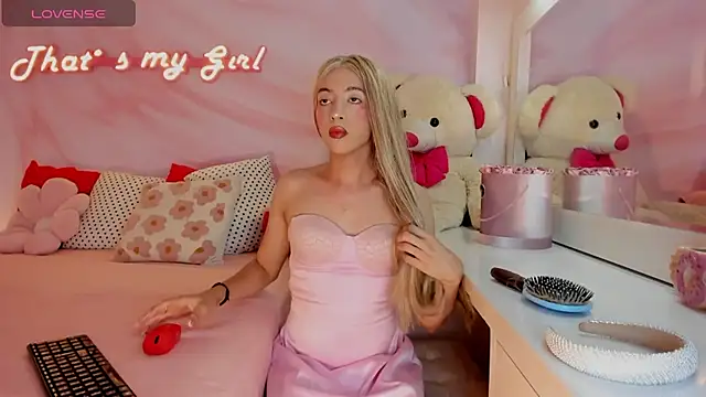 Snapshot of Isabella_glam chatting on October 13, 2025, 7:04 pm Isabella glam online show from October 13, 2025, 7:04 pm