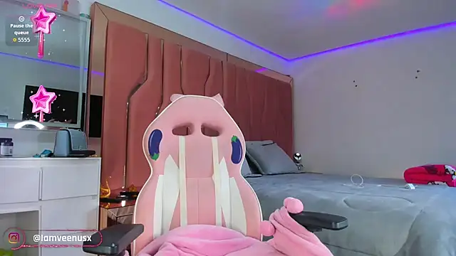  veenus online show from September 23, 2025, 10:17 pm