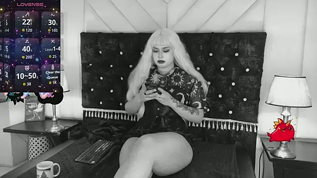 Madamexravenx online show from September 19, 2025, 8:02 pm