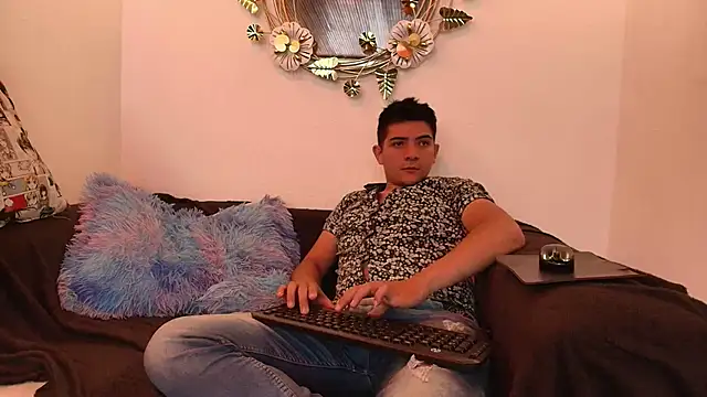 Snapshot of lilith_and_draven_nom chatting on October 14, 2025, 8:31 pm lilith and draven nom online show from October 14, 2025, 8:31 pm