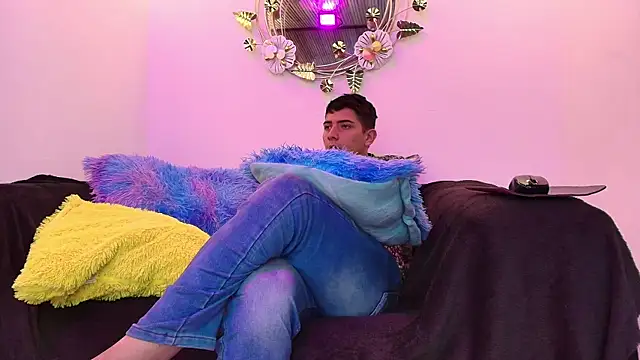 Snapshot of lilith_and_draven_nom chatting on October 15, 2025, 8:06 pm lilith and draven nom online show from October 15, 2025, 8:06 pm