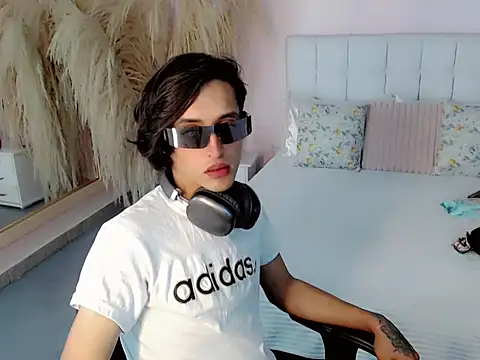 samantha bliss online show from November 9, 2025, 11:58 am