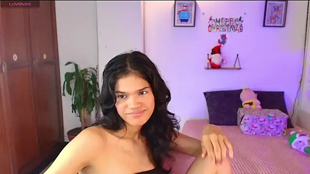 emycarver09 online show from December 2, 2025, 1:24 pm