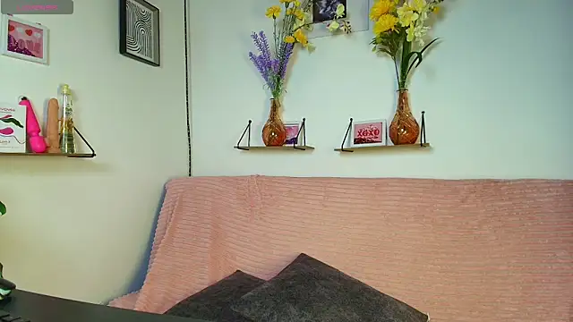 Snapshot of emycarver09 chatting on September 24, 2025, 12:00 pm emycarver09 online show from September 24, 2025, 12:00 pm